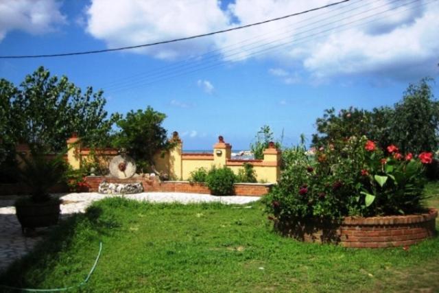 Makris Aparthotel